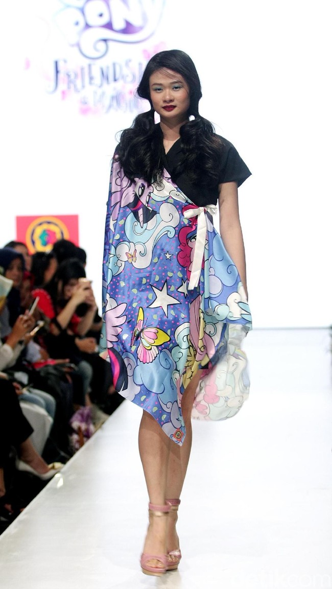 Fashion show karya delapan desainer lokal dengan mengangkat tema My Little Pony di Plaza Indonesia Fashion Week 2018, Jakarta. Rabu [21/3/2018]. [Foto: Mohammad Abduh/Wolipop]
