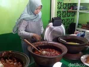 Mencicipi Brongkos Kambing Legendaris di Semarang