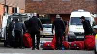 Inggris telah menyatakan Skripal dan putrinya diracun gas saraf jenis Novichok. Gas saraf dengan level militer itu diketahui berasal dari era Uni Soviet dan banyak dibuat sekitar tahun 1970-an hingga 1980-an silam. Inggris dan Rusia saling tuduh terkait insiden Skripal dan putrinya ini. Bahkan Inggris mengusir 23 diplomat Rusia yang kemudian dibalas Rusia dengan aksi serupa.