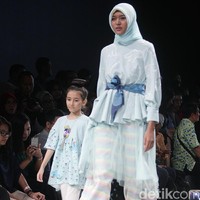 Fashion show karya delapan desainer lokal dengan mengangkat tema My Little Pony di Plaza Indonesia Fashion Week 2018, Jakarta. Rabu [21/3/2018]. [Foto: Mohammad Abduh/Wolipop]