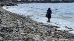 Mencari Harta Karun di Lautan Sampah Pantai Cilincing