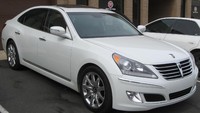 Presiden Korea Selatan sering terlihat mengendarai Hyundai Equus VL500 (550) limosin, tiga diantaranya disediakan langsung oleh Hyundai Motors pada tahun 2009 silam. Foto: Istimewa