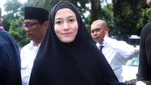 Foto: Lyra Virna Diperiksa sebagai Tersangka Kasus ITE