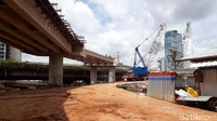 Masih ada beberapa bagian jalan layang yang belum rapi dan terputus sedikit, namun sebagian besar lintasan sudah tersambung.