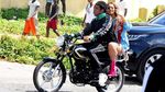 Seperti Dilan, Jay Z dan Beyonce Mesra Boncengan Naik Motor Klasik