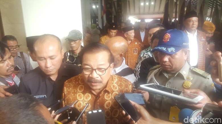 Pakdhe Karwo Sebut Harga Telur Melejit Imbas Kenaikan Pakan Ternak Pakdhe Karwo Sebut Harga Telur Melejit Imbas Kenaikan Pakan Ternak
