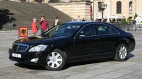 Sudah bertahun-tahun para pemimpin Jerman mulai dari kanselir hingga politisi menggunakan Mercedes-Benz S Class. Yang paling populer adalah varian Mercedes 300 Adenauer dan versi yang dimelarkan Pullman. Foto: Istimewa