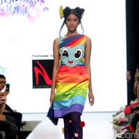 Fashion show karya delapan desainer lokal dengan mengangkat tema My Little Pony di Plaza Indonesia Fashion Week 2018, Jakarta. Rabu [21/3/2018]. [Foto: Mohammad Abduh/Wolipop]