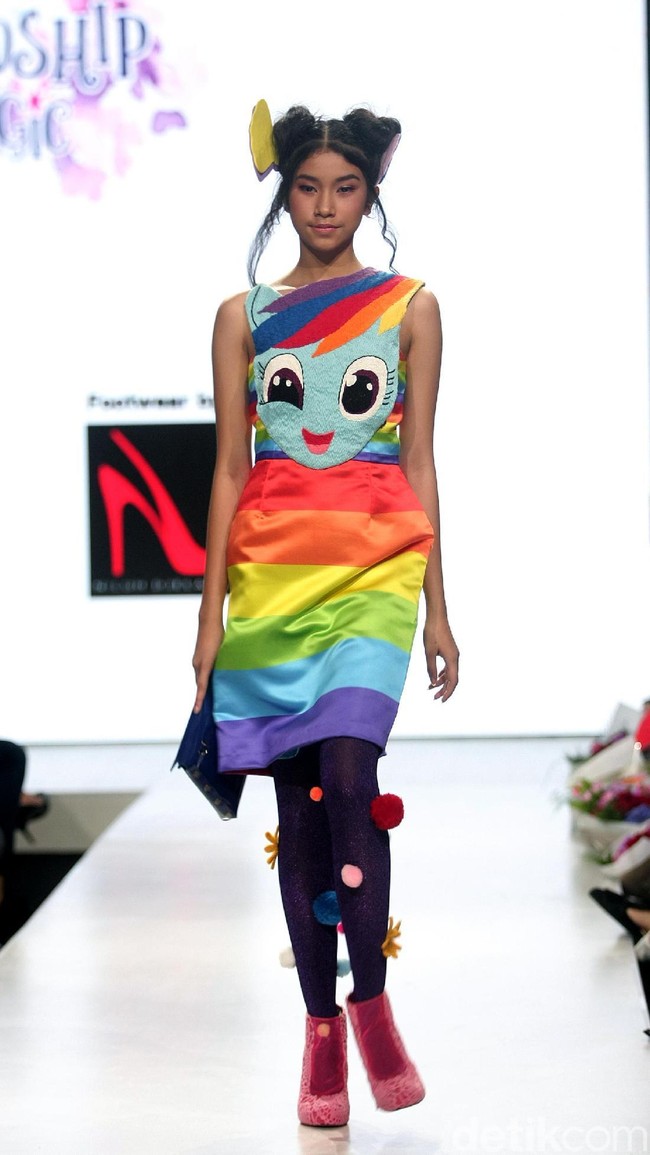 Fashion show karya delapan desainer lokal dengan mengangkat tema My Little Pony di Plaza Indonesia Fashion Week 2018, Jakarta. Rabu [21/3/2018]. [Foto: Mohammad Abduh/Wolipop]