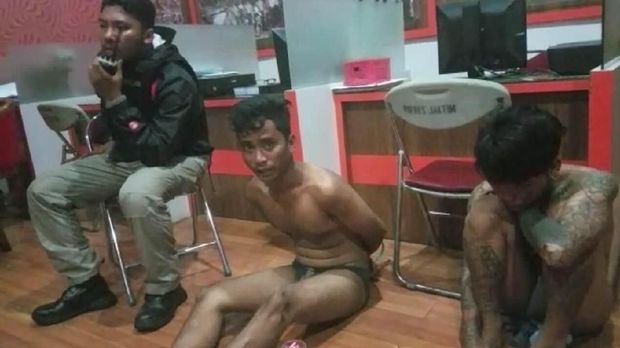 Handri (24) dan Rebet Samosir (20), pelaku penjambretan di Jatinegara ditangkap polisi