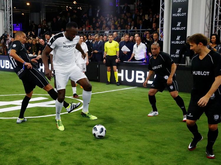 Aksi Bolt di Antara Para Legenda Sepakbola