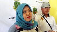 Soal Logam di Dada Atikah dan Jarak Tembak Pria Bertopeng