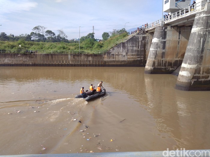 Tim SAR Cari Adit yang Tenggelam di Bendungan Copong Garut