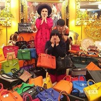 Ibu dan anak ini populer di Instagram dengan nama akun @peepy_and_mother_lee. Peepy dan Mother yang memiliki lebih dari 114 ribu pengikut di Instagram punya koleksi tas branded sangat banyak. Dari berbagai koleksinya itu merek Hermes mendominasi. Foto: Instagram/peepy_and_mother_lee