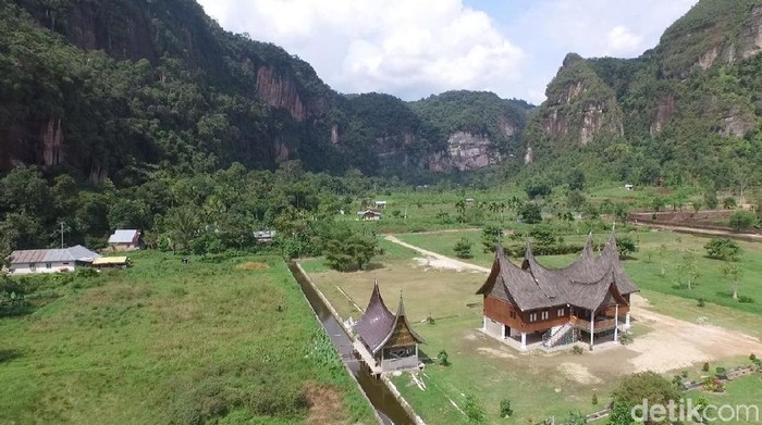 Foto Drone Ngarai Sianok