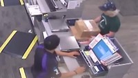Isi sebenarnya dari kedua paket tetap tersembunyi dalam sistem pengiriman, sampai salah satunya meledak di sabuk conveyor di fasilitas FedEx di Schertz, Texas. (Foto: Dok. Obtained by ABC News)