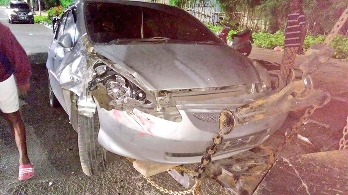 Dua Mobil Tabrakan di Kawasan Senayan