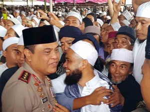 Ziarah ke Makam Imam Lapeo, Wakapolri Serahkan Alquran