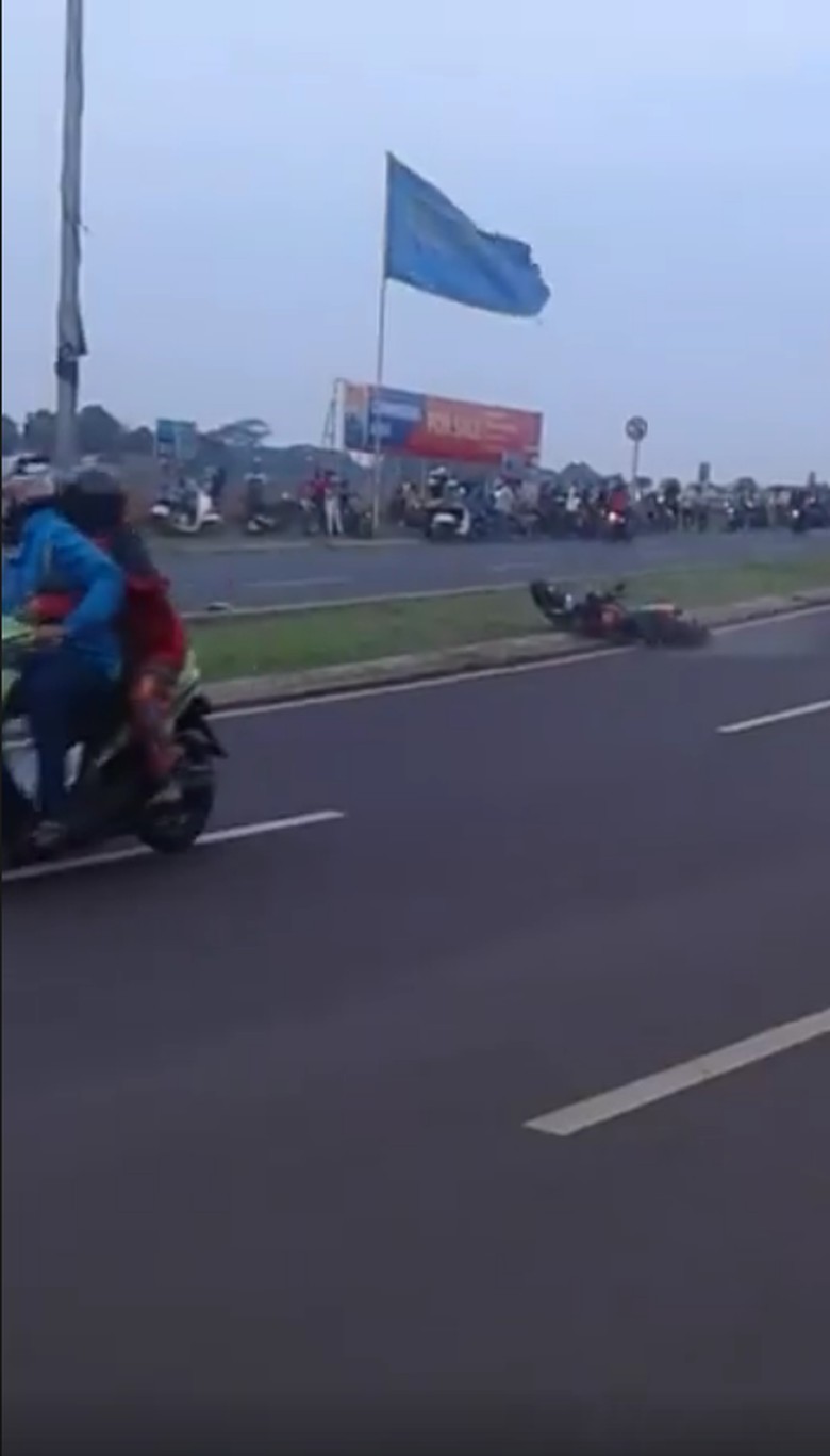 Xabre Tumbang karena Menikung ala Rossi. Foto: Istimewa Xabre Tumbang karena Menikung ala Rossi. Foto: Istimewa