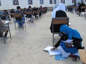 Kisah di Balik Foto Viral Wanita yang Ikut Ujian Sambil Menyusui