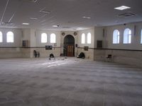 Bagian dalam Masjid Al Rahma (Liverpool Central Mosque)