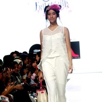 Fashion show karya delapan desainer lokal dengan mengangkat tema My Little Pony di Plaza Indonesia Fashion Week 2018, Jakarta. Rabu [21/3/2018]. [Foto: Mohammad Abduh/Wolipop]