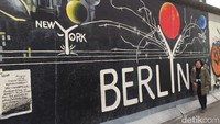 detikTravel beberapa waktu lalu mendatangi Berlin Wall. Inilah Tembok Berlin yang dulunya memisahkan Jerman Barat dan Jerman Timur (Odilia Winneke/detikTravel)