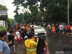 Pohon Tumbang Dievakuasi, Lalin Jl Jatinegara Kaum Dibuka Lagi