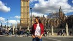 Foto: Gaya Liburan Si Pacar Cantik Mesut Ozil