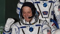 Tiga astronot tersebut adalah Drew Feustel, Ricky Arnold, dan Oleg Artemyev. (Foto: Dok. Vyacheslav Oseledko/Pool via Reuters)