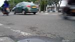 Penampakan Jalan di Yogya yang Mendadak Dipenuhi Busa Seperti Salju