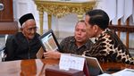 Foto: Hangat Pertemuan Jokowi dengan Nyak Sandang