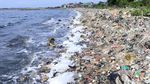 Saking Banyaknya, Sampah di Pesisir Cilincing Tutupi Pantai