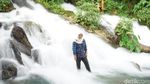 Foto: Air Terjun Langsung Jatuh ke Laut dari Maluku