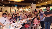 Begini jadinya kalau keluarga besar Andhika dan Ussy sedang kumpul. Rame ya! Foto: Instagram @andhiikapratama