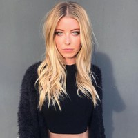 Wajahnya yang photogenic membuat Baskin Champion kini menjalani profesi sebagai model. Gadis 22 tahun itu pun kini menjadi model untuk Sports Illustrated. Foto: Dok. Instagram/Baskin Champion