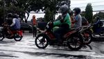 Penampakan Jalan di Yogya yang Mendadak Dipenuhi Busa Seperti Salju