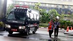 Diperiksa KPK, Panitera PN Tangerang Menangis Sesenggukan
