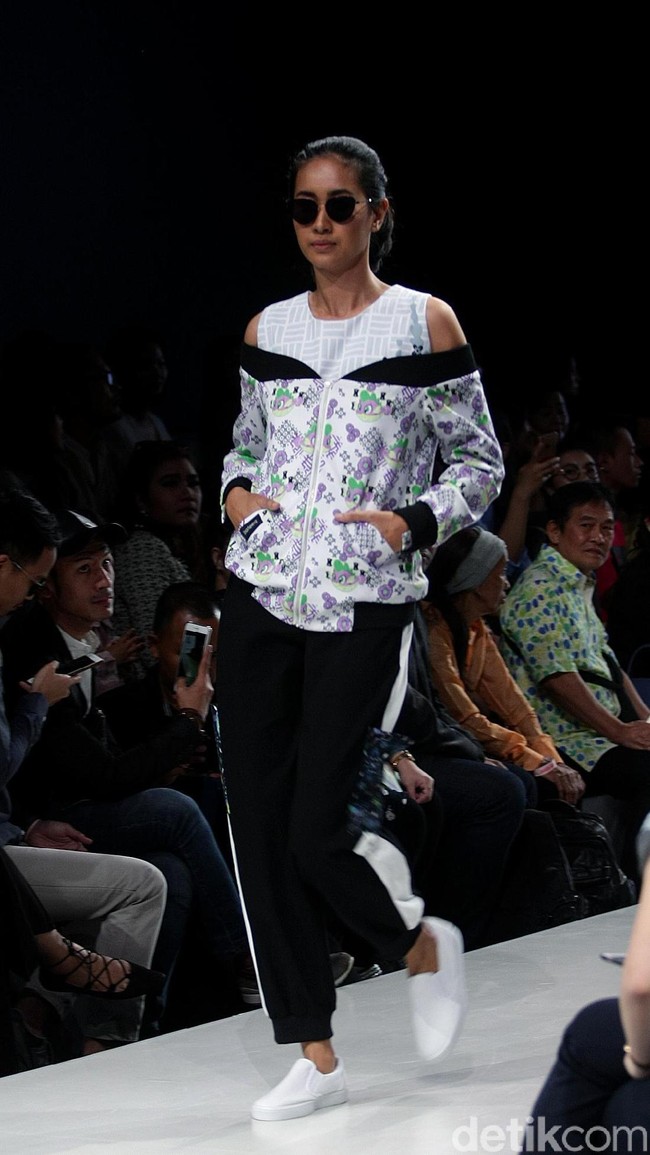 Fashion show karya delapan desainer lokal dengan mengangkat tema My Little Pony di Plaza Indonesia Fashion Week 2018, Jakarta. Rabu [21/3/2018]. [Foto: Mohammad Abduh/Wolipop]