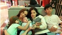 Duh, akur banget ya keempat anak Mulan Jameela ini. Mereka selalu terlihat makan bersama. Foto: Instagram @all_about_mulanjameela