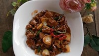 Kalau ini, sapi lada hitam buatan rumahan milik @fay_cooking, tampilannya cantik dihias dengan bunga dan daun-daun disekitar piring. Foto: Instagram