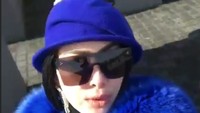 Ia jalan-jalan bersama asisten rumah tangganya yaitu Elin yang kini sudah bekerja selama 12 tahun. Foto: Dok. Instagram/princessyahrini