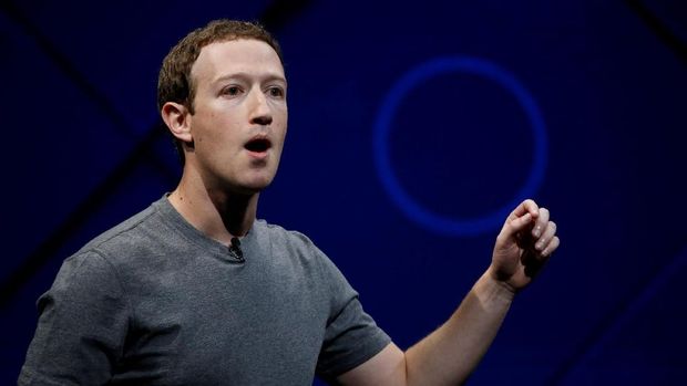 mark zurkerberg, FILE PHOTO: Facebook Founder and CEO Mark Zuckerberg speaks on stage during the annual Facebook F8 developers conference in San Jose, California, U.S., April 18, 2017. REUTERS/Stephen Lam/File Photo