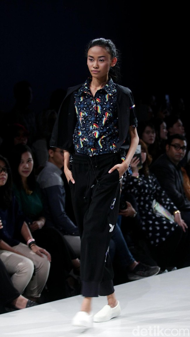 Fashion show karya delapan desainer lokal dengan mengangkat tema My Little Pony di Plaza Indonesia Fashion Week 2018, Jakarta. Rabu [21/3/2018]. [Foto: Mohammad Abduh/Wolipop]