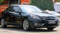 Sebenarnya Proton Perdana merupakan model re-badge dari Honda Accord generasi kedelapan hanya saja dimelarkan. Mobil ini memang diperuntukkan bagi pejabat Malaysia saja. Foto: Istimewa