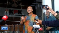 Gamawan memberikan keterangan pers terkait pemeriksaannya sebelum meninggalkan gedung KPK.