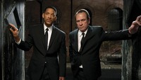 Aksi dua agen yang melindungi bumi dari alien jahat di Men In Black 3 berhasil jadi salah satu film Sony Pictures paling laris. Dok. Columbia Pictures