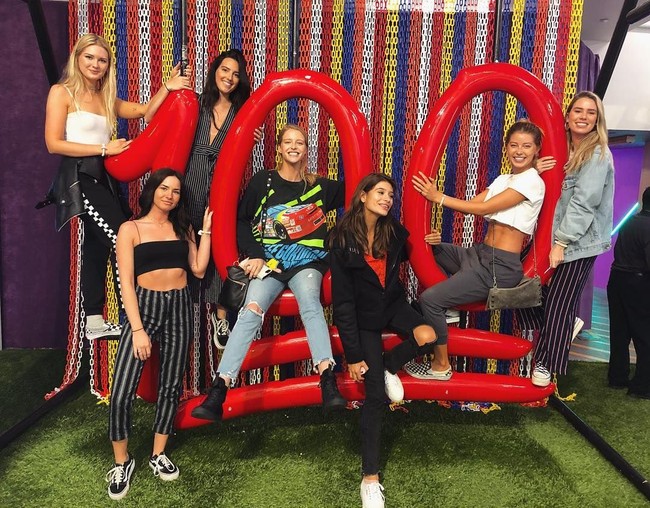 Penggemar Jelena (Justin-Selena) yang melihat kedekatan Baskin dan Justin langsung mencari Instagram sang model dan memenuhinya dengan komentar kebencian. Foto: Dok. Instagram/Baskin Champion