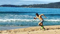 Menikmati pantai sambil berolahraga (mathieuflamini/Instagram)