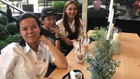 Supaya tidak terlalu takut atau tegang, mungkin kamu bisa ke Kid-Mai Death Cafe bersama teman-teman. Makin asyik sambil menyeruput minuman segar. Foto: Facebook Kid-Mai Death Cafe